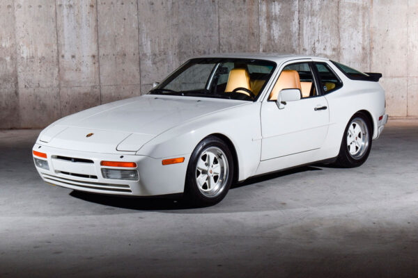 Porsche-944-Turbo-3